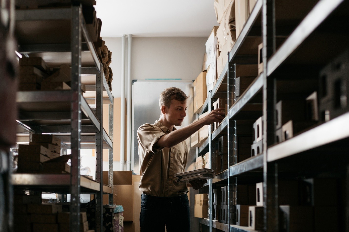 Hub Staffing optimization using demand forecasting